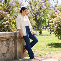 Jeans 5 Bolsillos Flare Azul Marino lifestyle