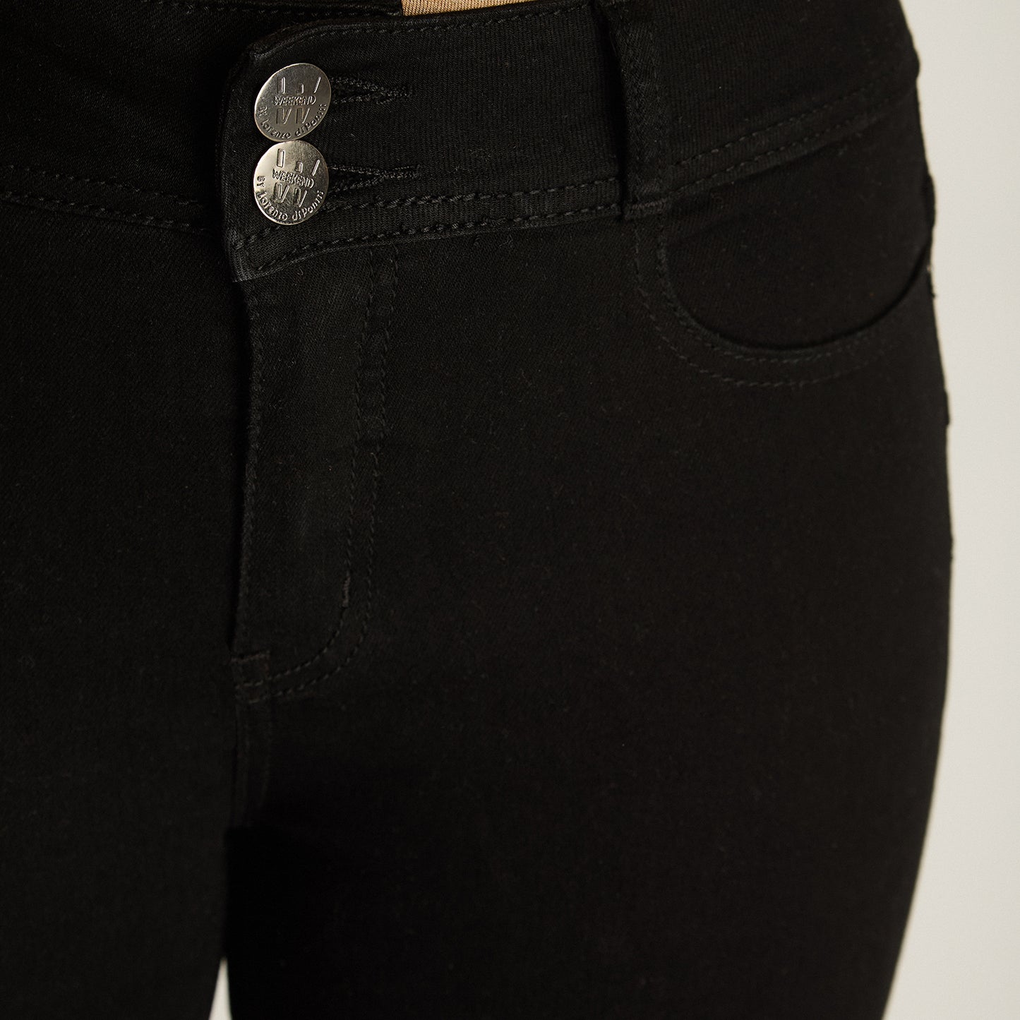 Jeans Negro Elasticidad Media Sin Forro Calce Normal Tela Denim