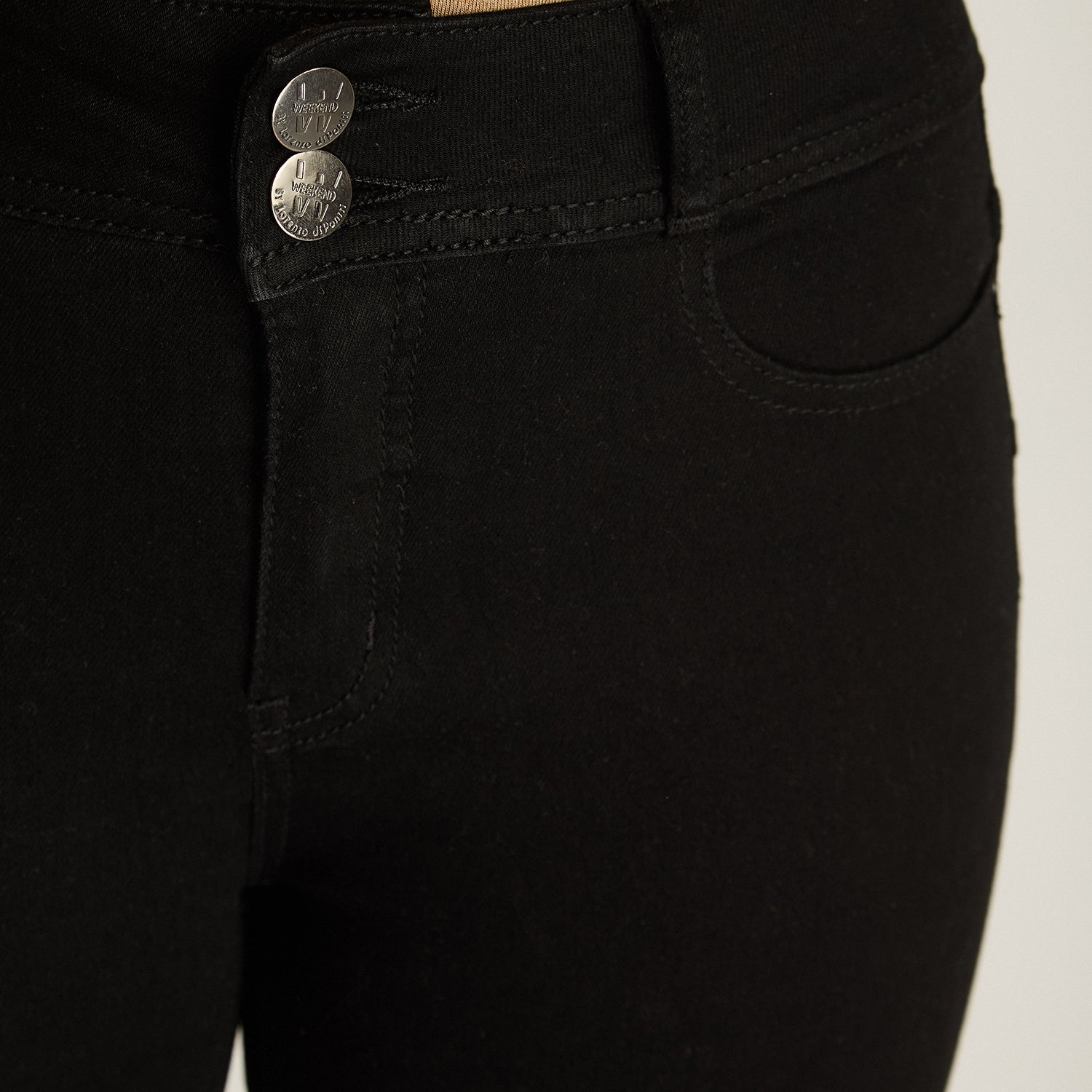 Jeans Negro Elasticidad Media Sin Forro Calce Normal Tela Denim