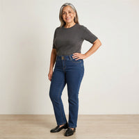 Jeans Recto Azul Medio Push Up de Cinco Bolsillos en modelo adulta