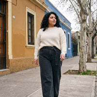 Pantalón Wide Leg Con Cinturón Gris Oscuro lifestyle