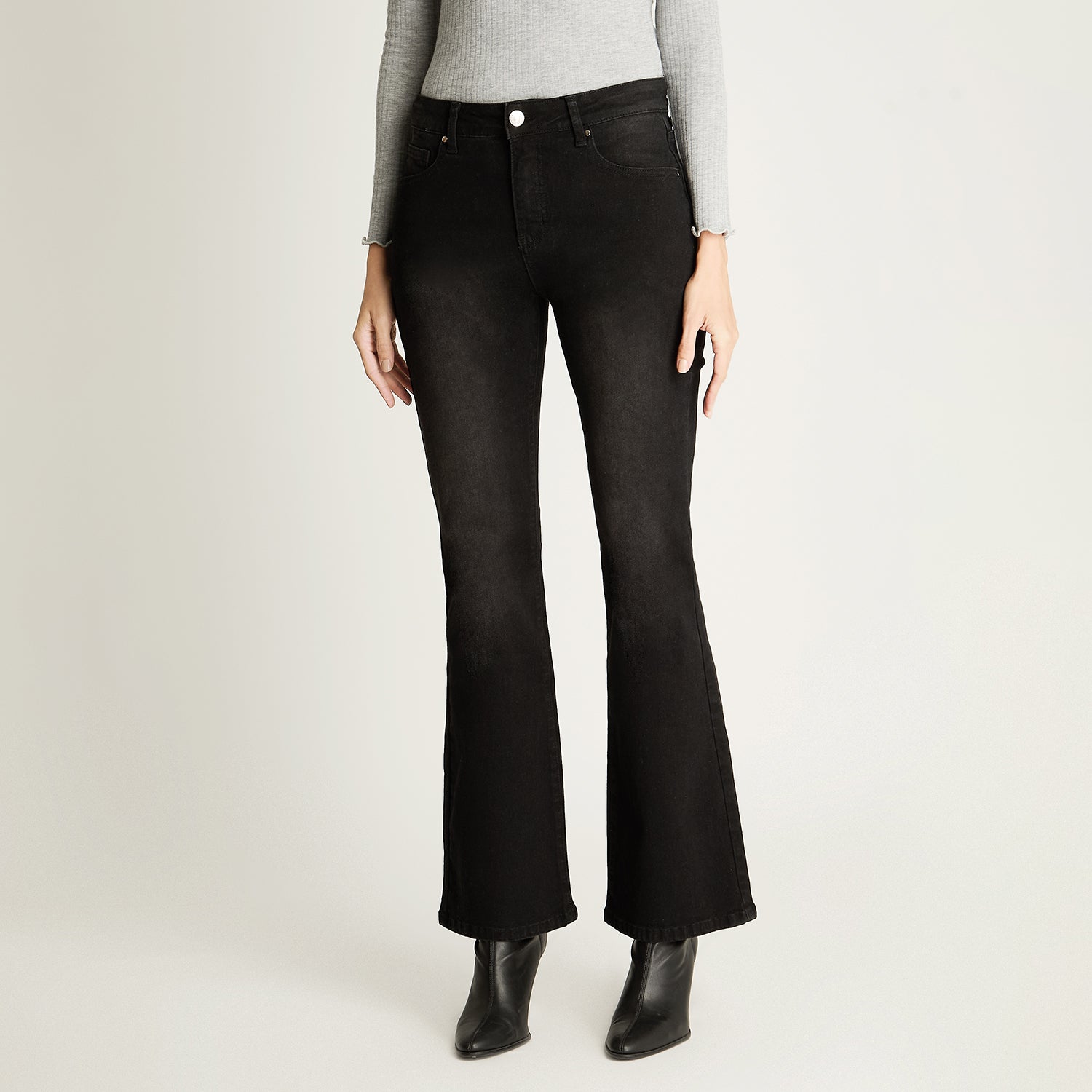 Jeans Flare 5 Bolsillos Negro