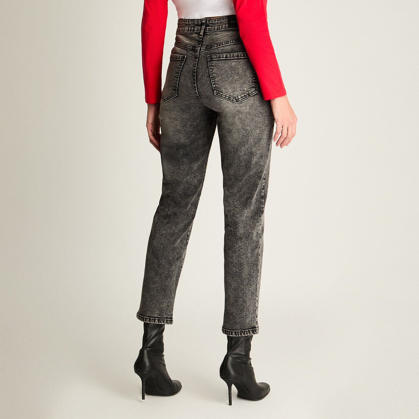 Jeans Mom Slim 5 Bolsillos Gris