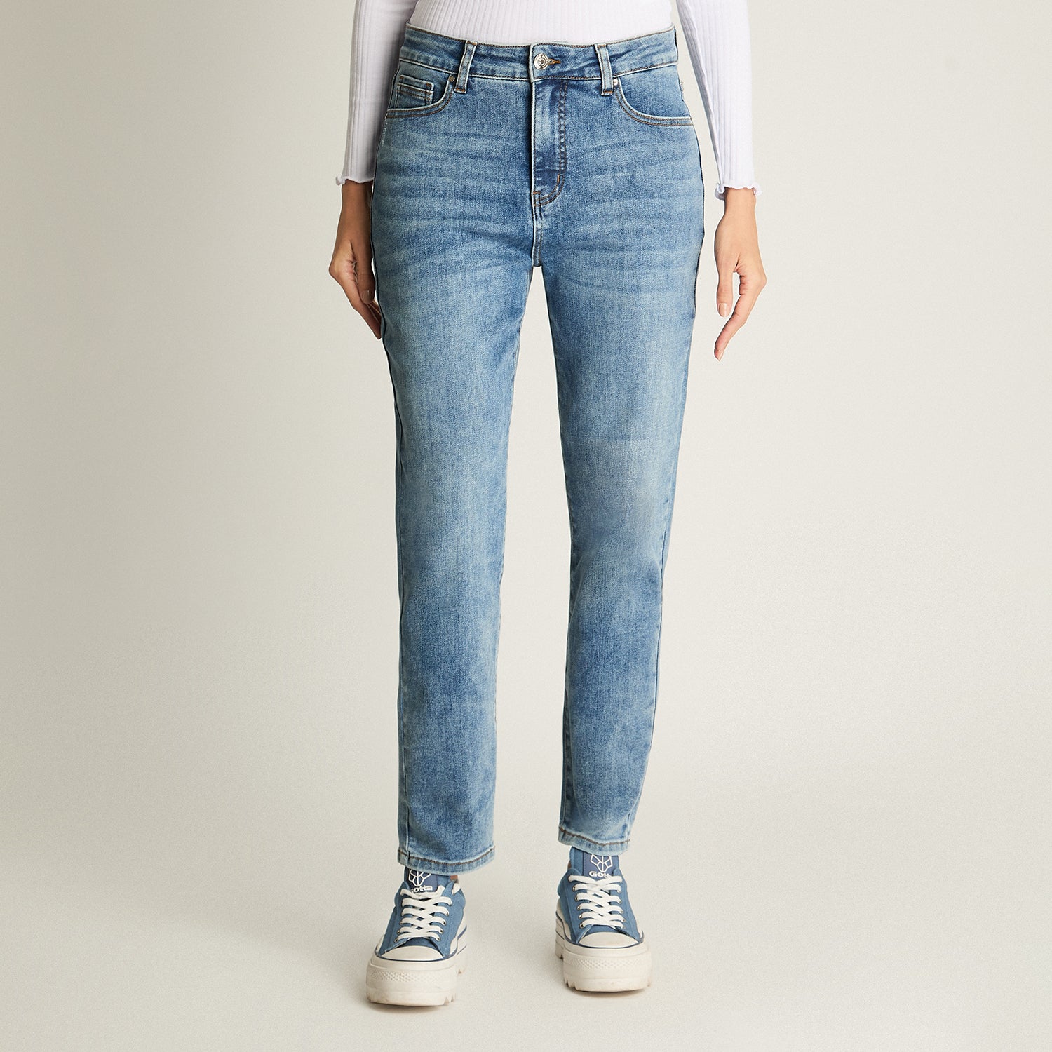 Jeans Mom Slim 5 Bolsillos Celeste