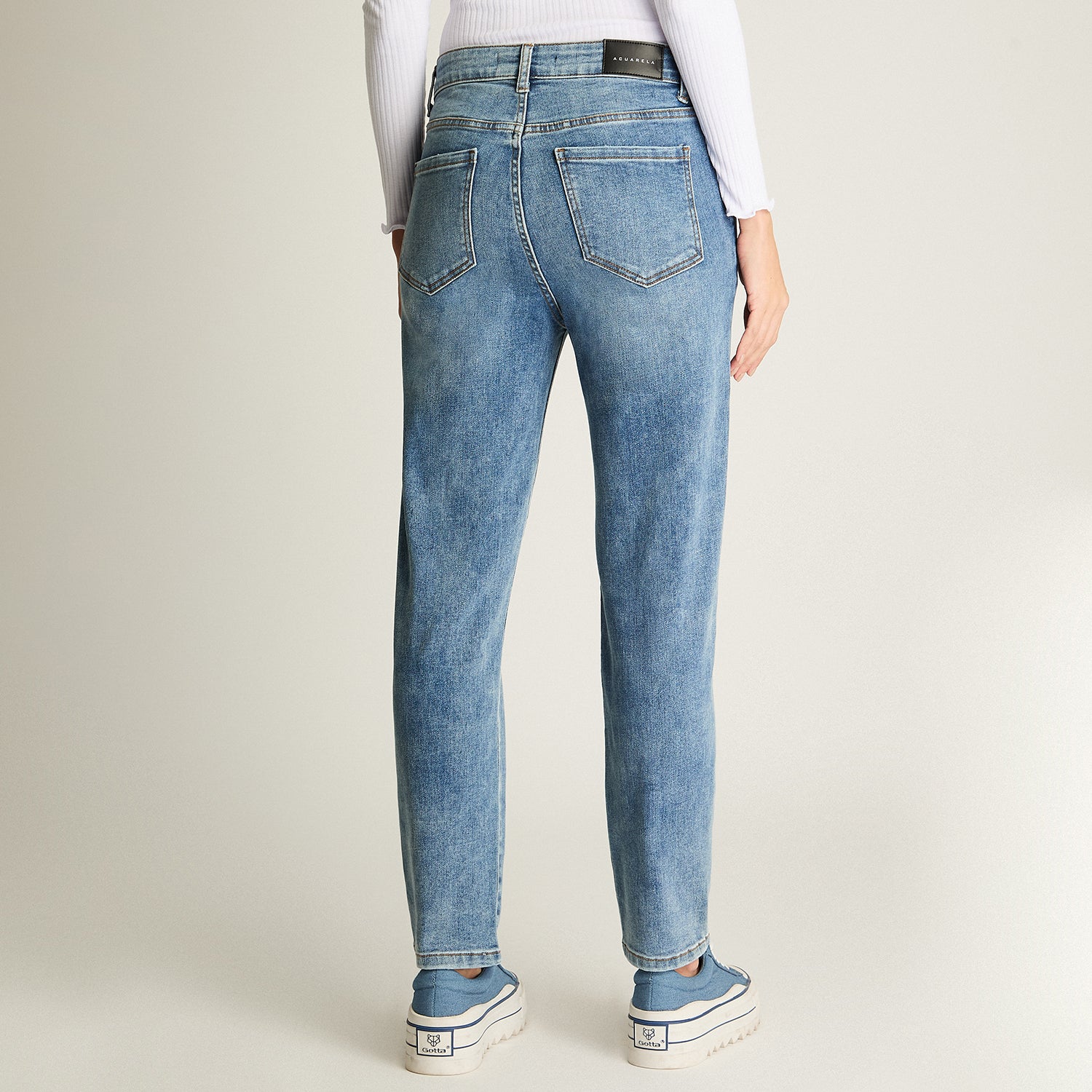 Jeans Mom Slim 5 Bolsillos Celeste