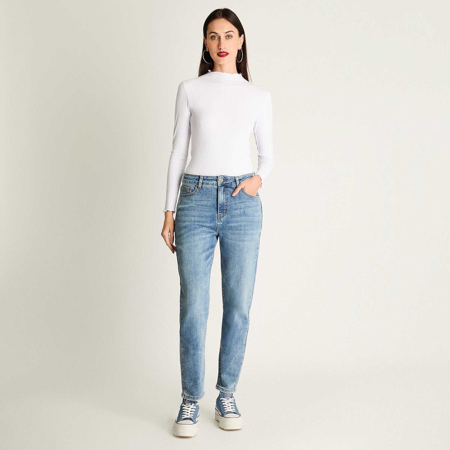 Jeans Mom Slim 5 Bolsillos Celeste