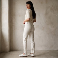 Jeans Crudo Fit Slim Tiro Medio lifestyle
