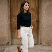 Jeans Crudo Fit Slim Tiro Medio lifestyle