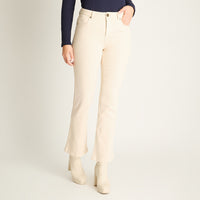 Jeans Beige Flare Elasticidad Media Calce Ajustado
