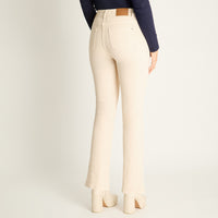 Jeans Beige Flare Elasticidad Media Calce Ajustado