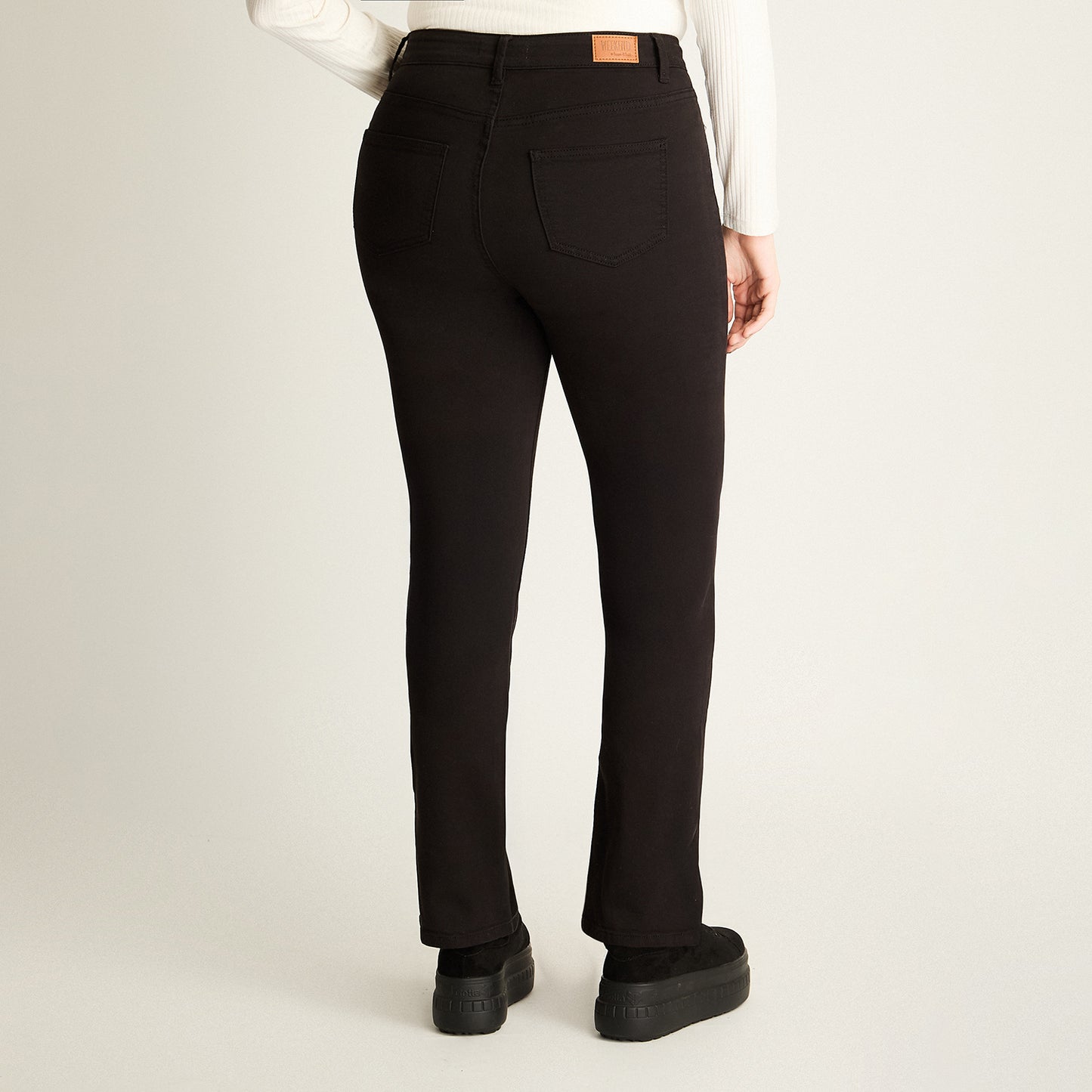 Jeans Negro Recto 5 Bolsillos