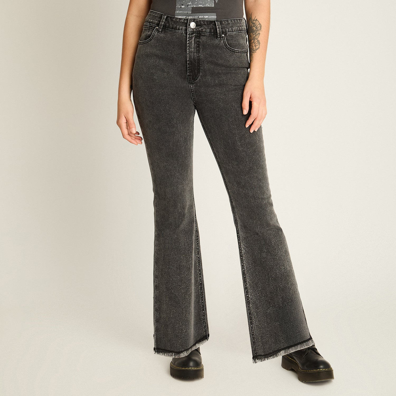 Jeans Gris Oscuro Recto Elasticidad Media Calce Ajustado