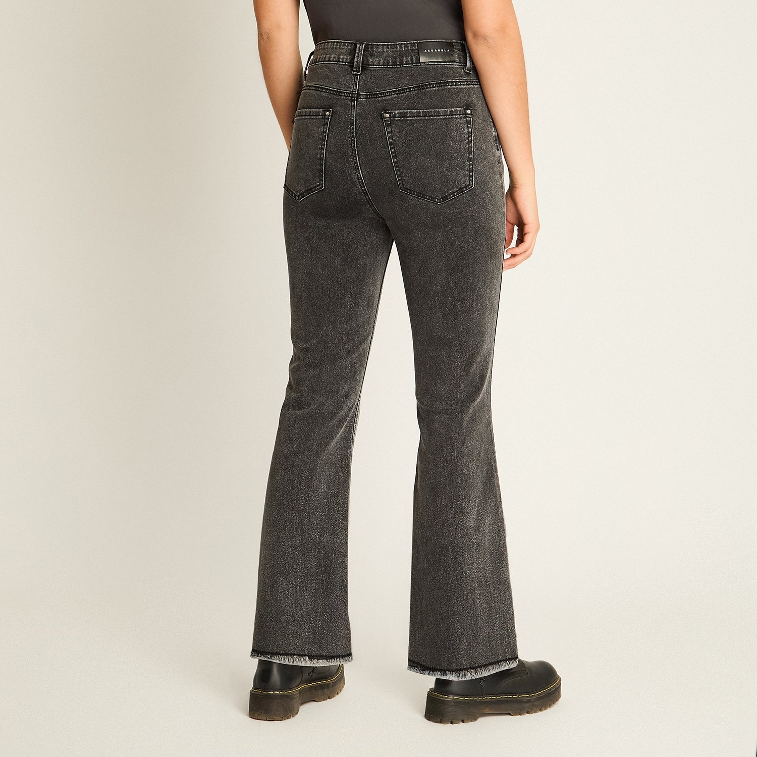 Jeans Gris Oscuro Recto Elasticidad Media Calce Ajustado