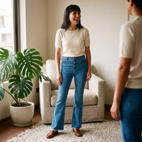 Jeans Azul Flare Tiro Medio lifestyle