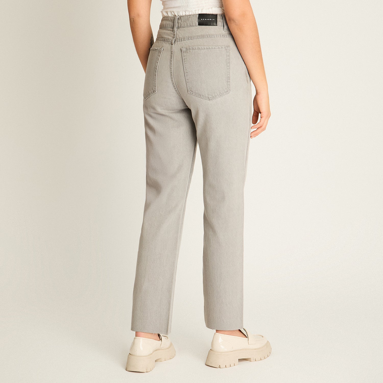 Jeans Gris Mom Con Ruedo