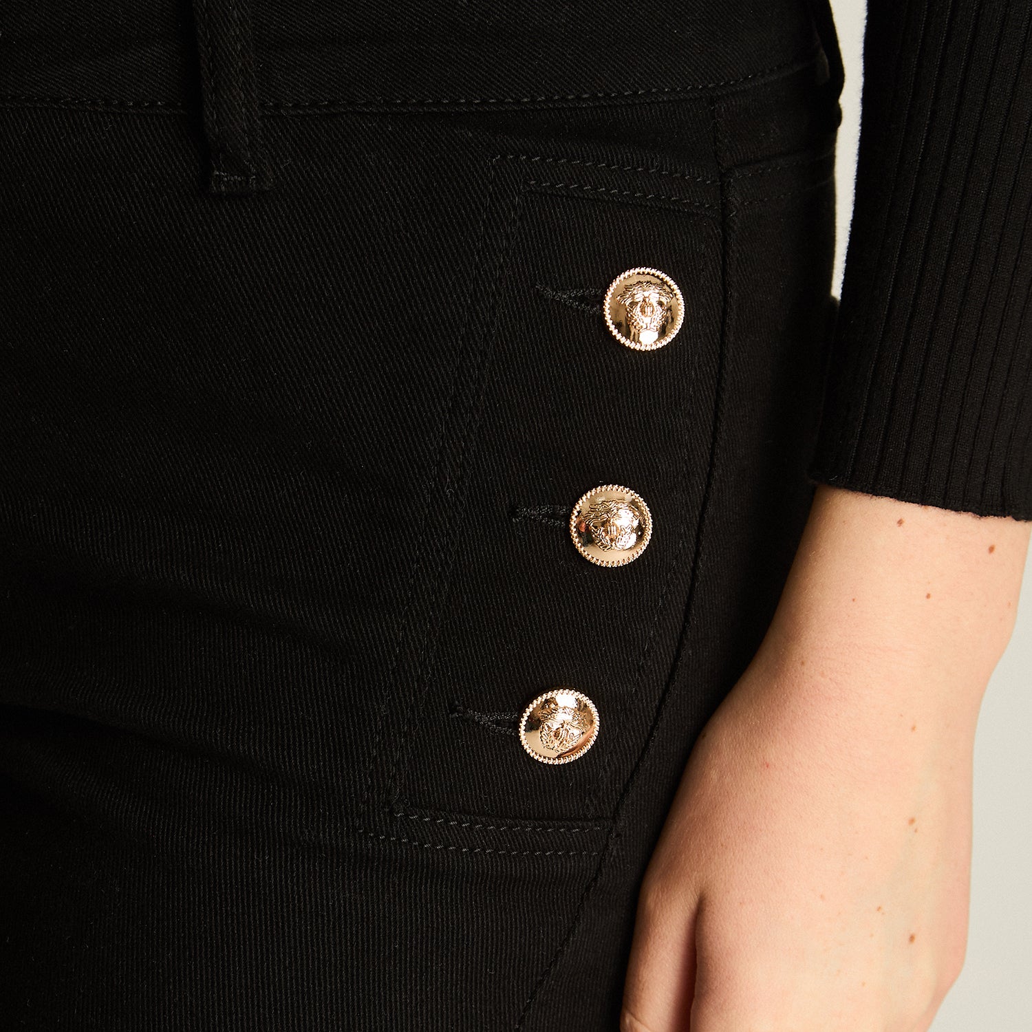Jeans Negro Flare Botones Dorados - Lorenzo di Pontti