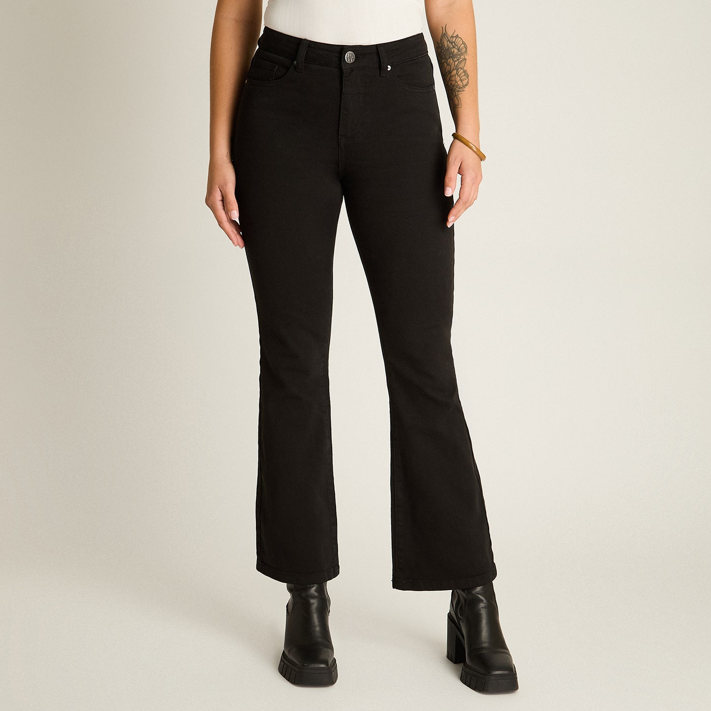 Jeans Negro Elasticidad Baja Sin Forro Calce Ajustado Tela Denim