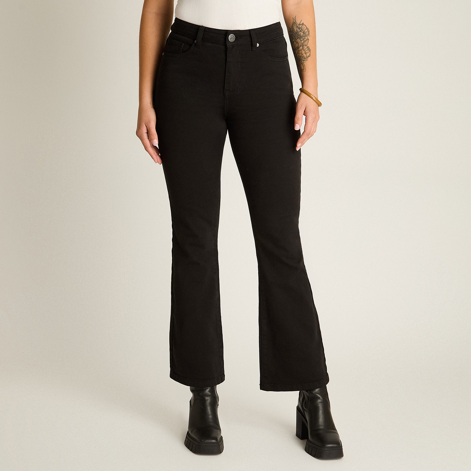 Jeans Negro Elasticidad Baja Sin Forro Calce Ajustado Tela Denim