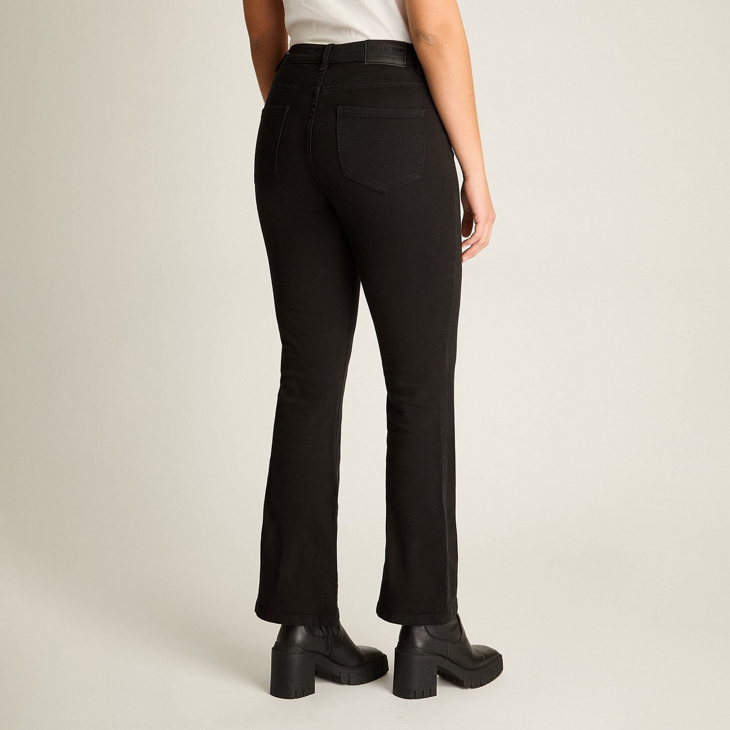 Jeans Negro Elasticidad Baja Sin Forro Calce Ajustado Tela Denim