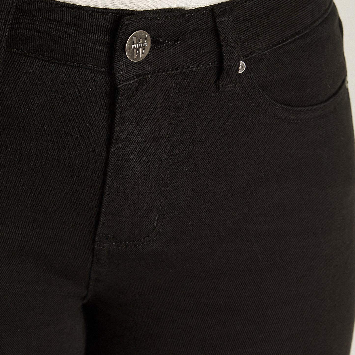 Jeans Negro Elasticidad Baja Sin Forro Calce Ajustado Tela Denim