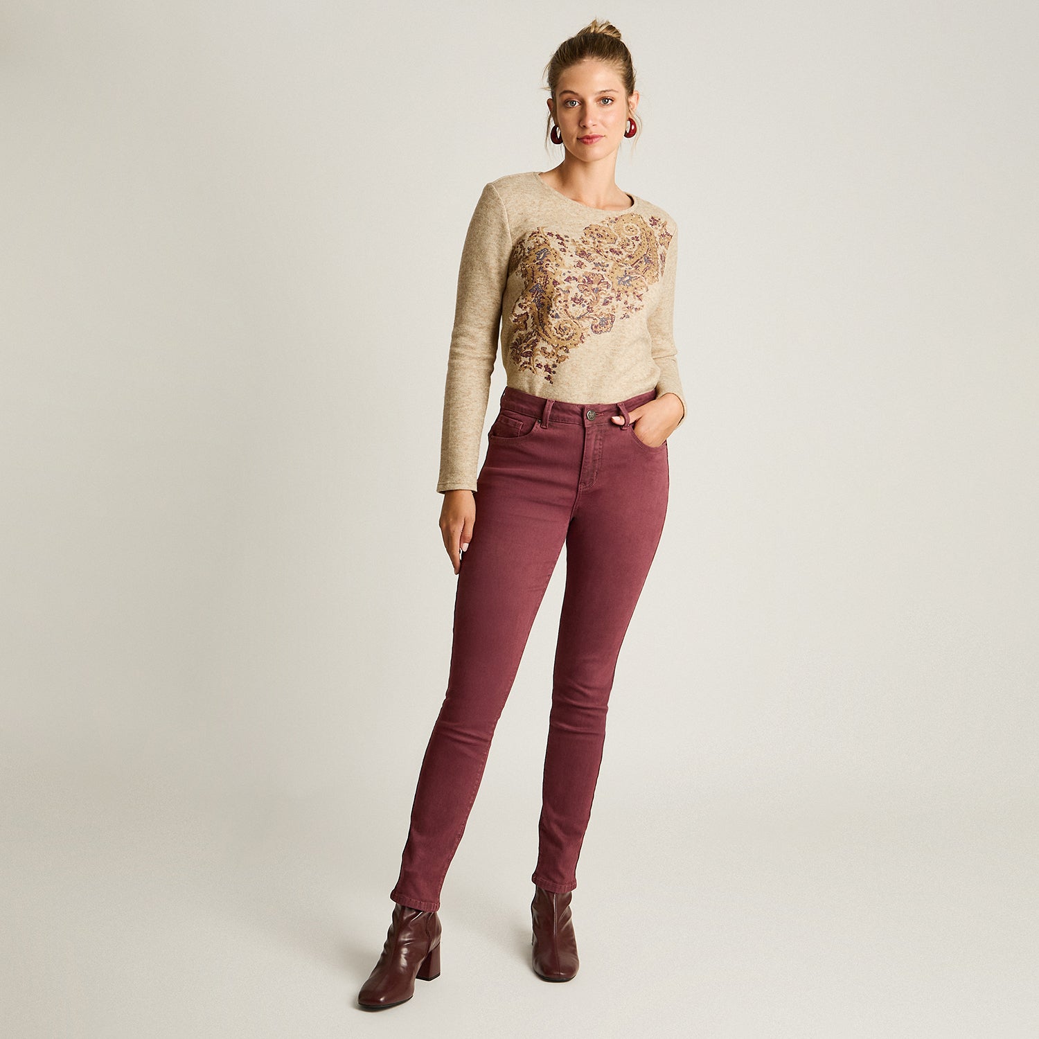 Jeans Burdeo Elasticidad Media Sin Forro Calce Ajustado Tela Denim