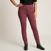 Jeans Burdeo Slim con Push Up y Un Botón en modelo adulta