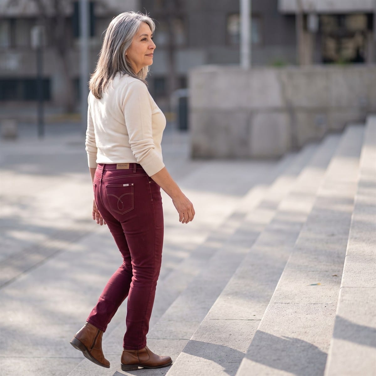 Jeans Burdeo Slim con Push Up y Un Botón lifestyle