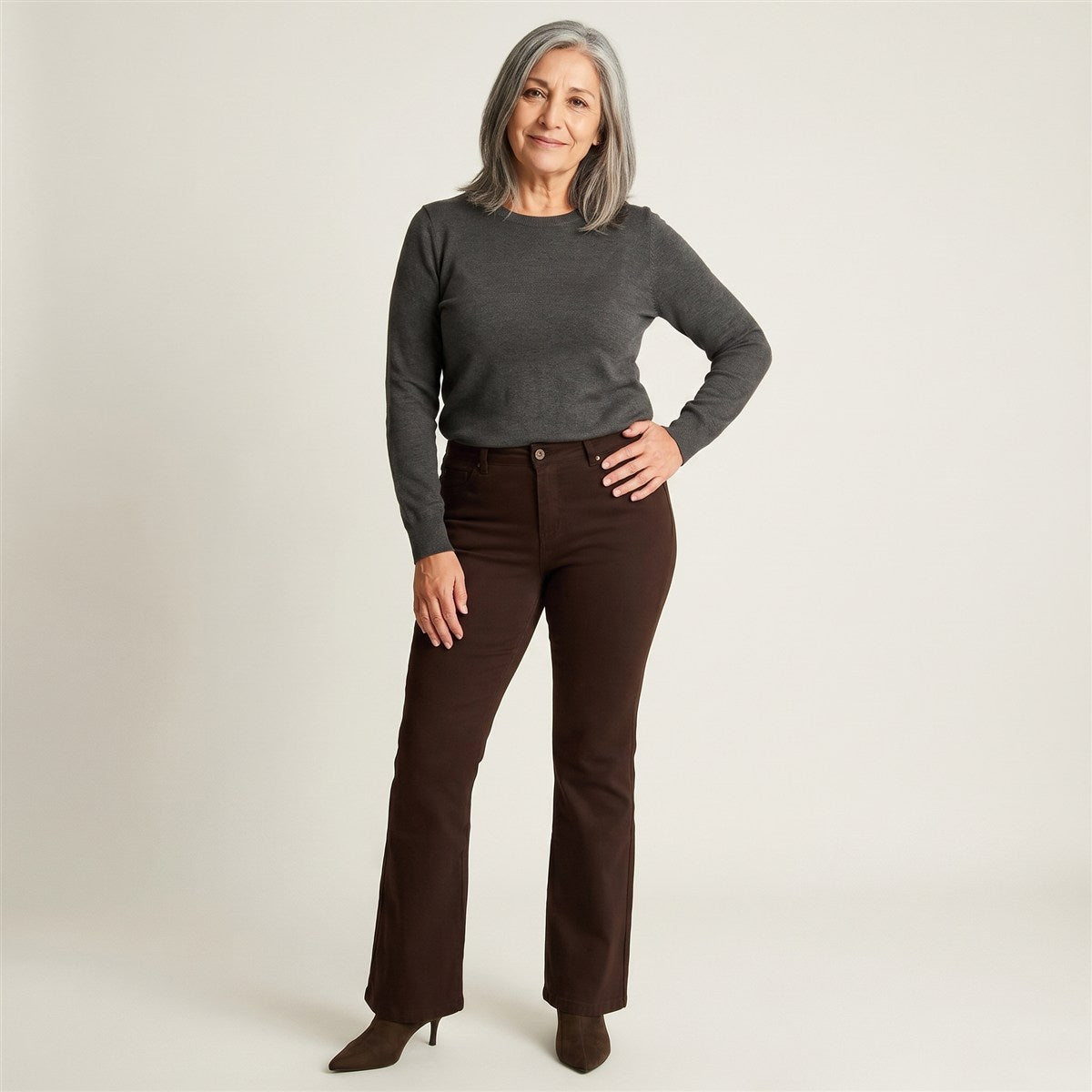 Jeans CafÃ© Corte Flare en Denim en modelo adulta