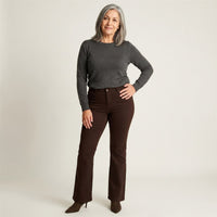 Jeans CafÃ© Corte Flare en Denim en modelo adulta