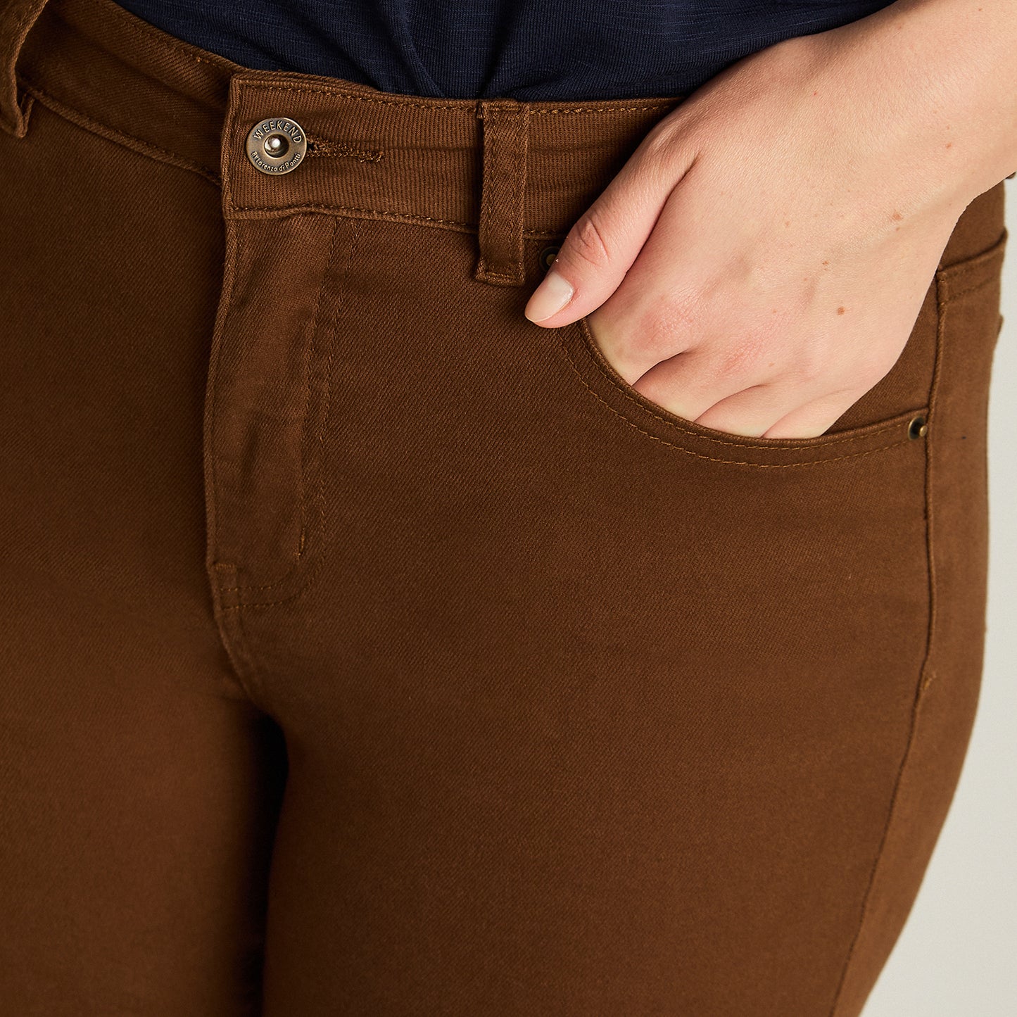 Jeans Camel Elasticidad Media Sin Forro Calce Normal Tela Denim