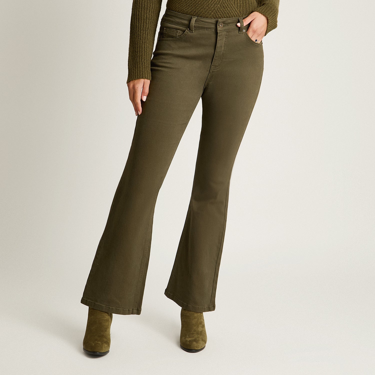 Jeans Verde Elasticidad Media Sin Forro Calce Normal Tela Denim