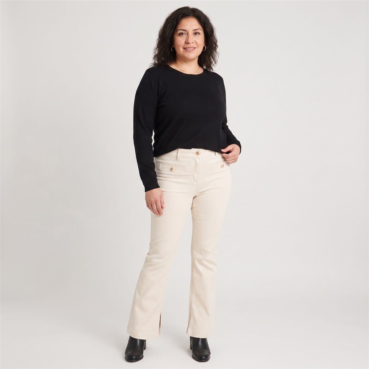 Jeans Flare 3 Botones Amarillo en modelo plus size
