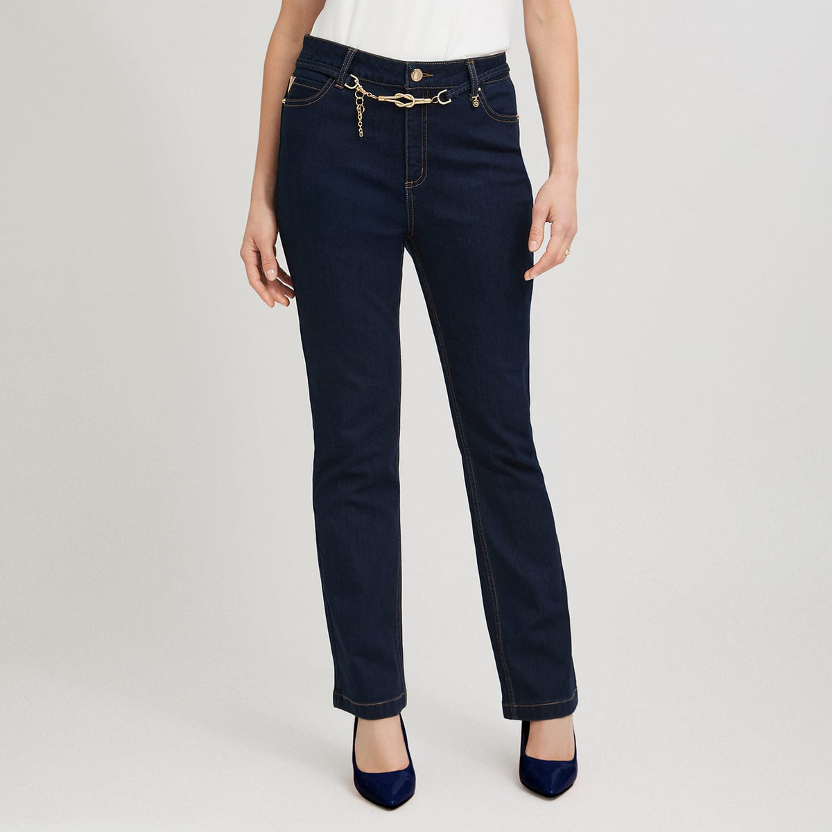 Jeans Flare con Cinturón Dorado Azul