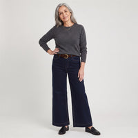 Jeans Coulotte con Cinturón Azul en modelo adulta