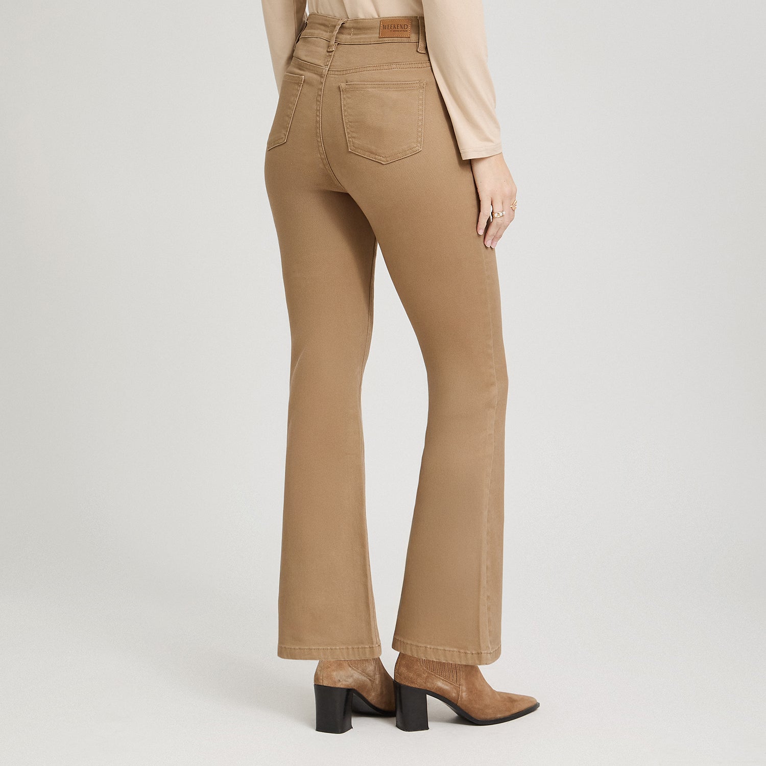 Jeans Flare un Botón Beige