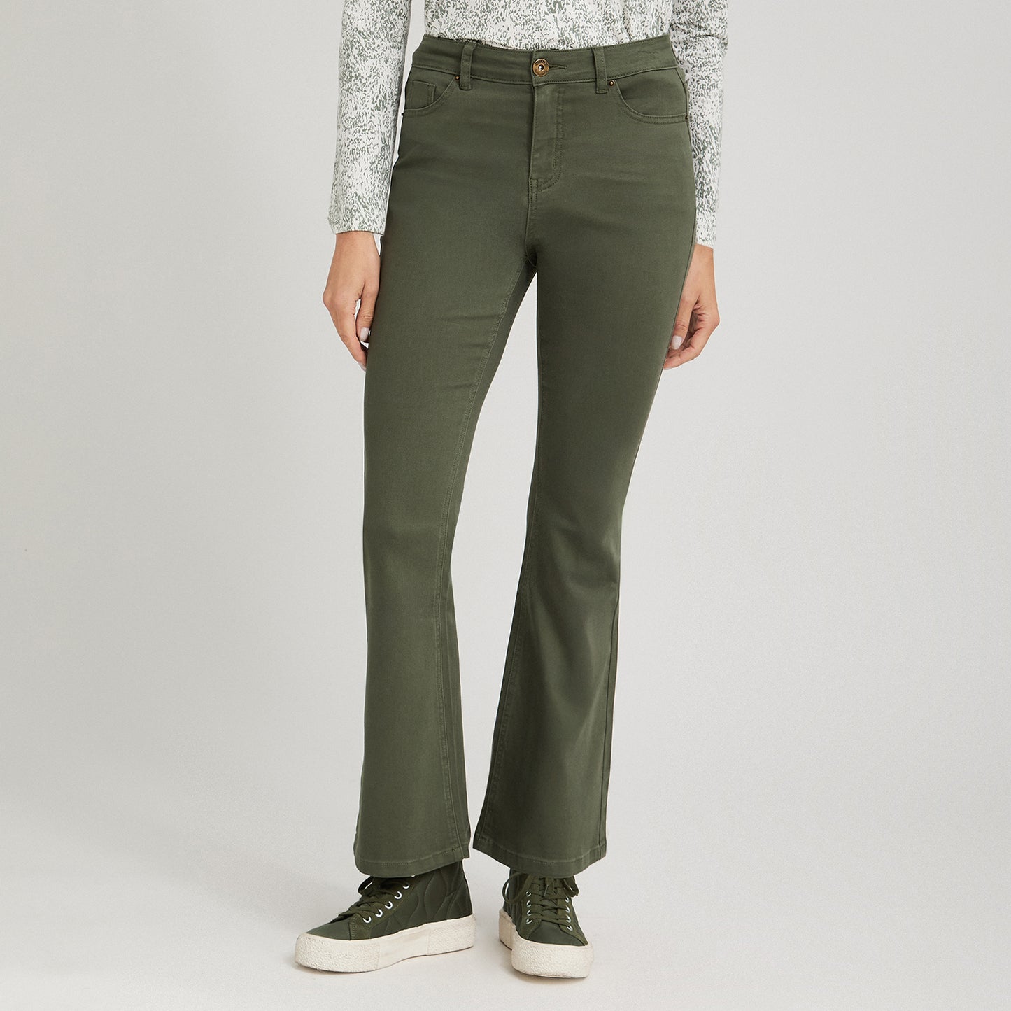 Jeans Flare un Botón Verde