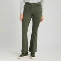 Jeans Flare un Botón Verde