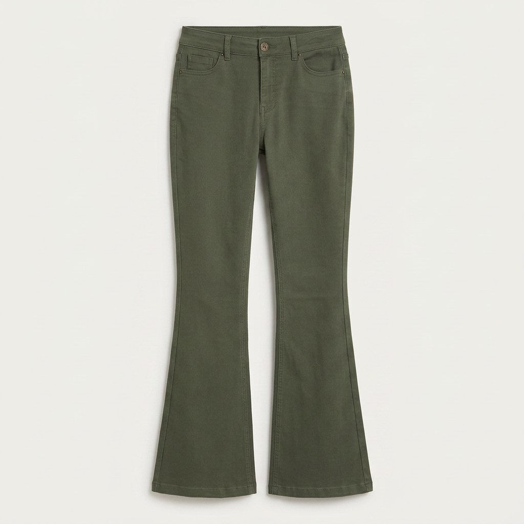 Jeans Flare un Botón Verde en plano