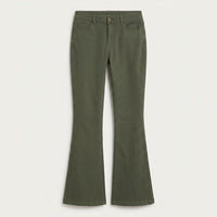 Jeans Flare un Botón Verde en plano