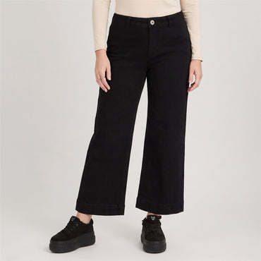 Jeans Culotte un Botón Negro en modelo plus size
