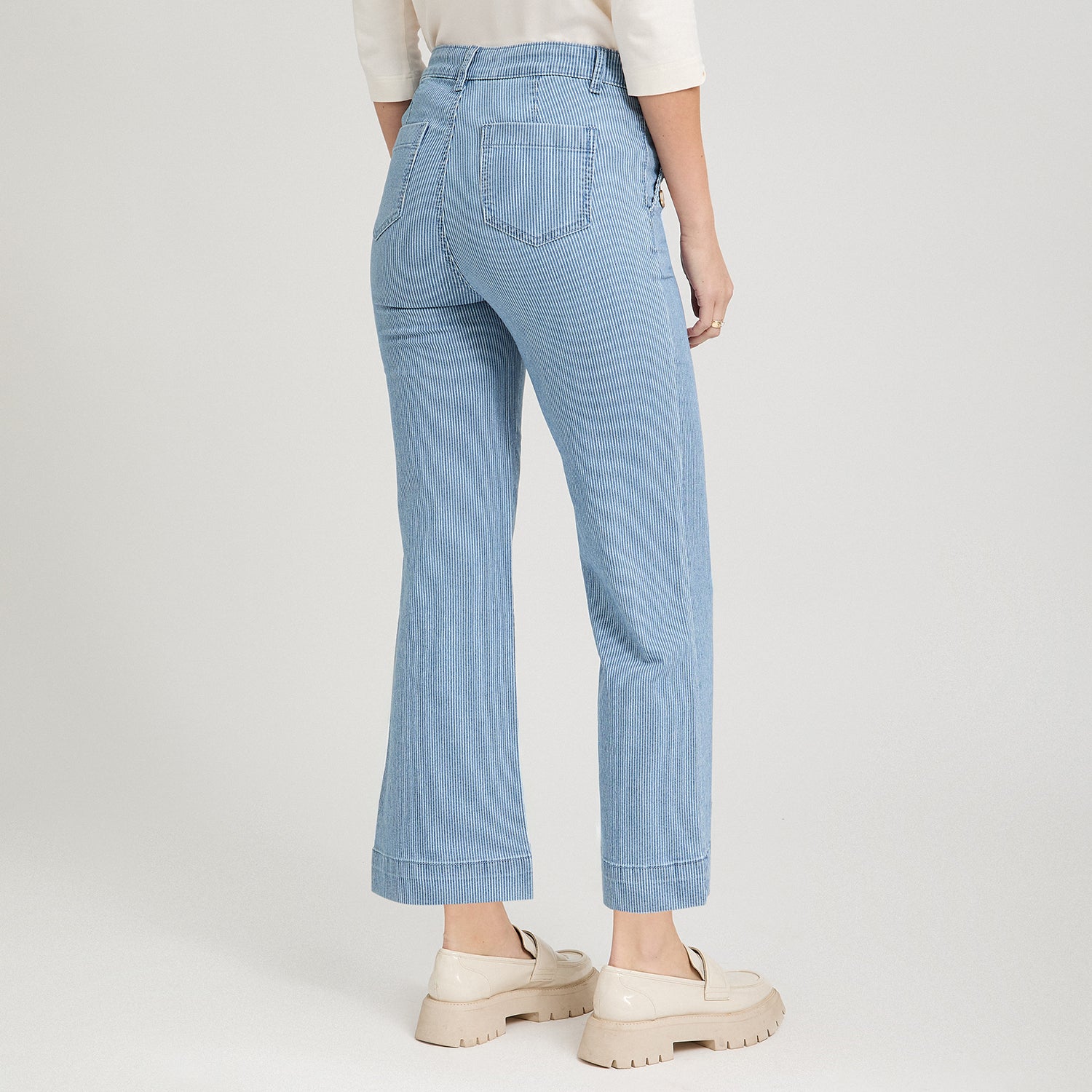 Jeans Culotte Listado con Botones Decorativos en Bolsillo Azul
