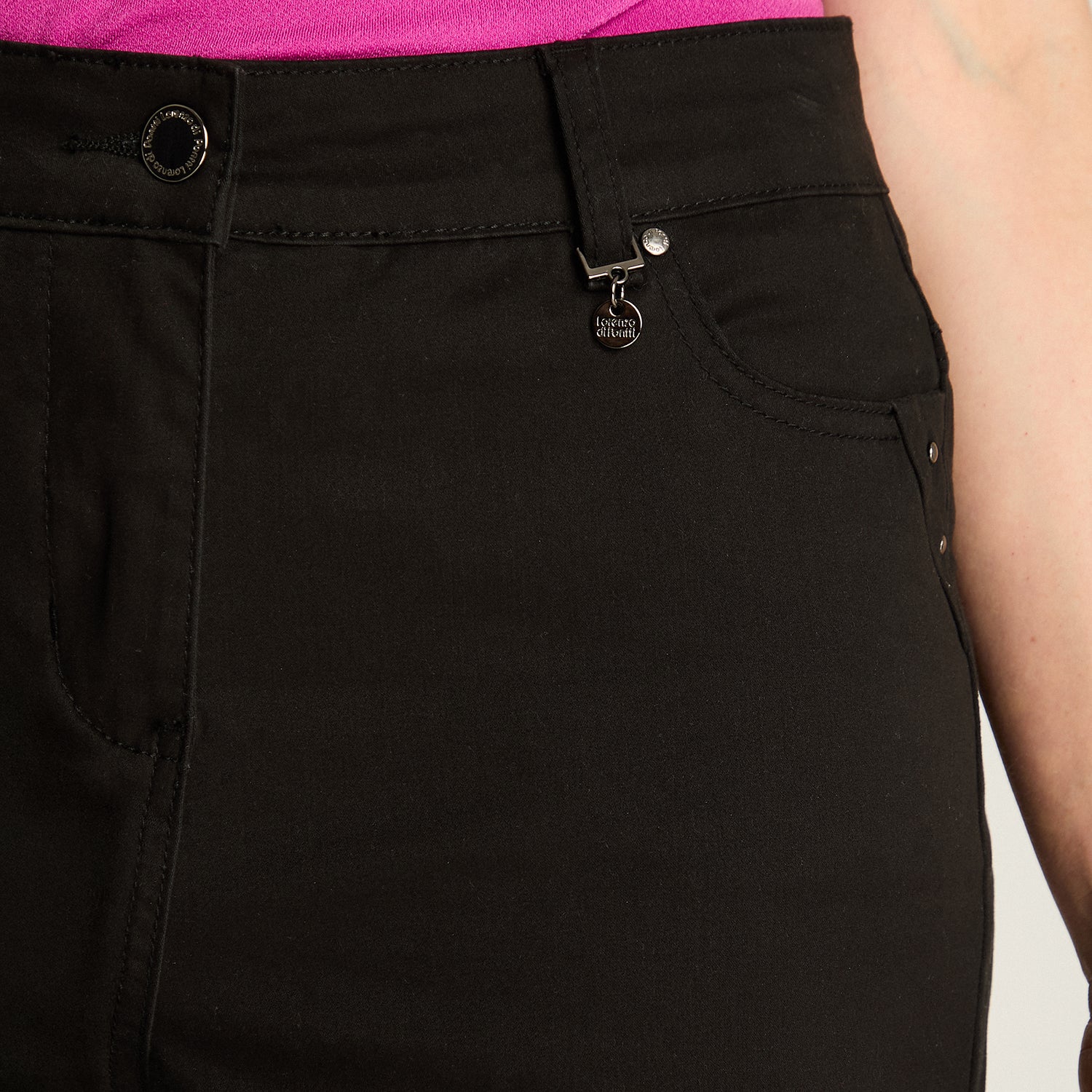 Bermuda Negra Ajustada