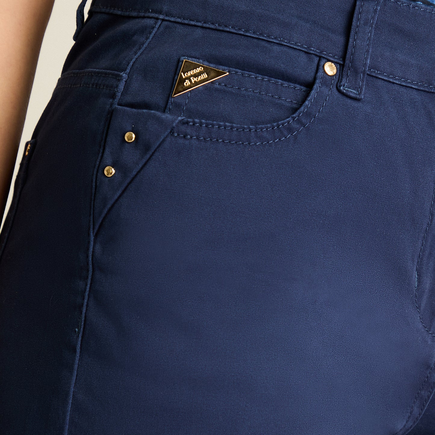 Bermuda Azul Ajustada