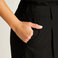 Bermuda Negro Corto No Elasticado Calce Normal