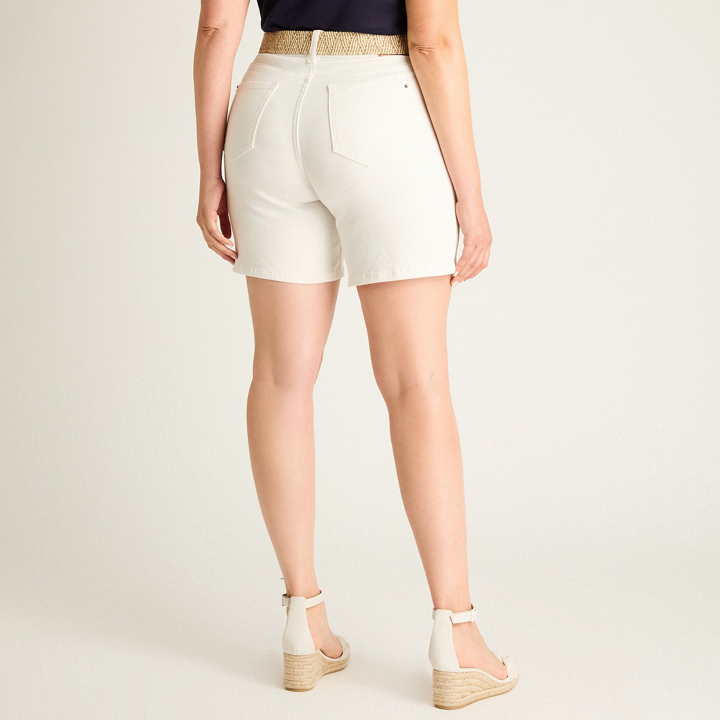 Bermuda Blanco Corto Baja elasticidad Calce Normal
