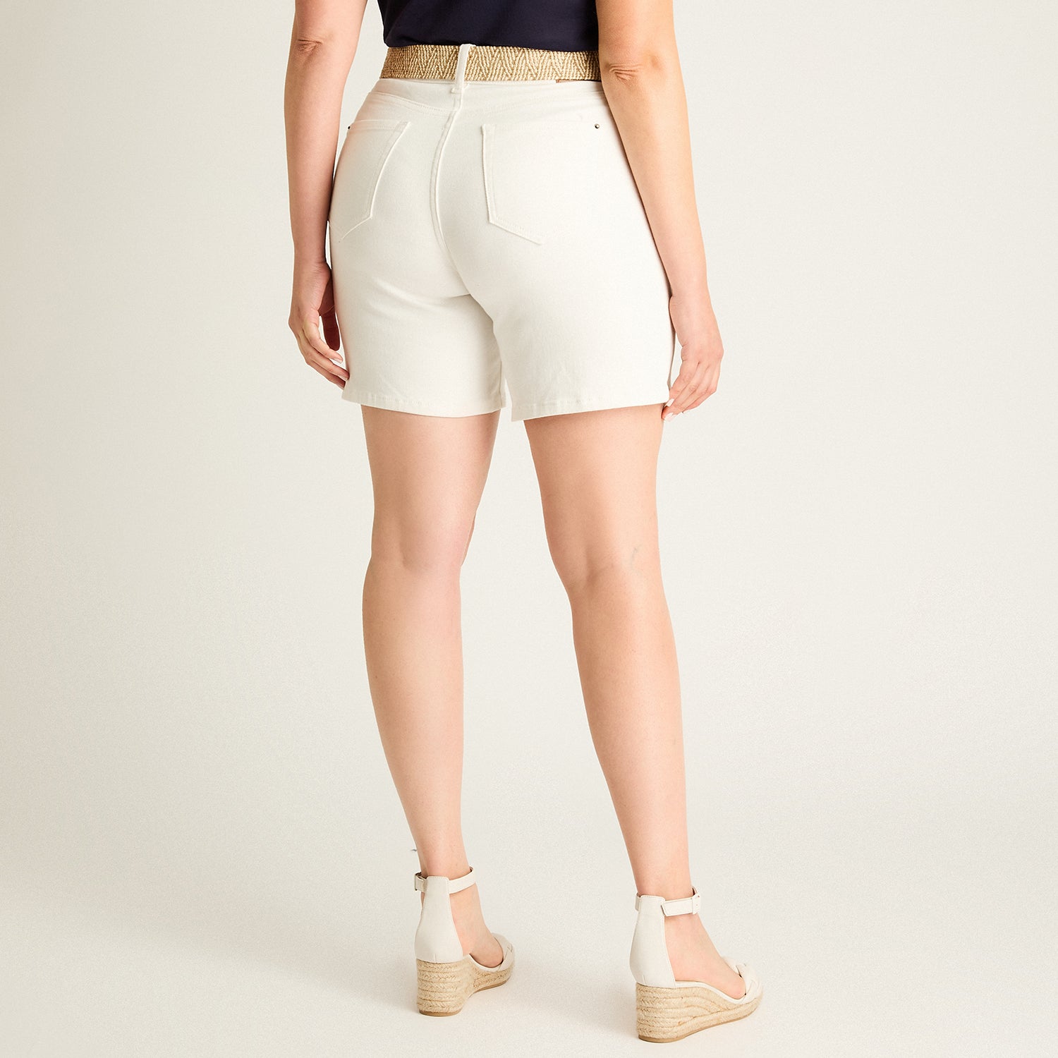 Bermuda Blanco Corto Baja elasticidad Calce Normal