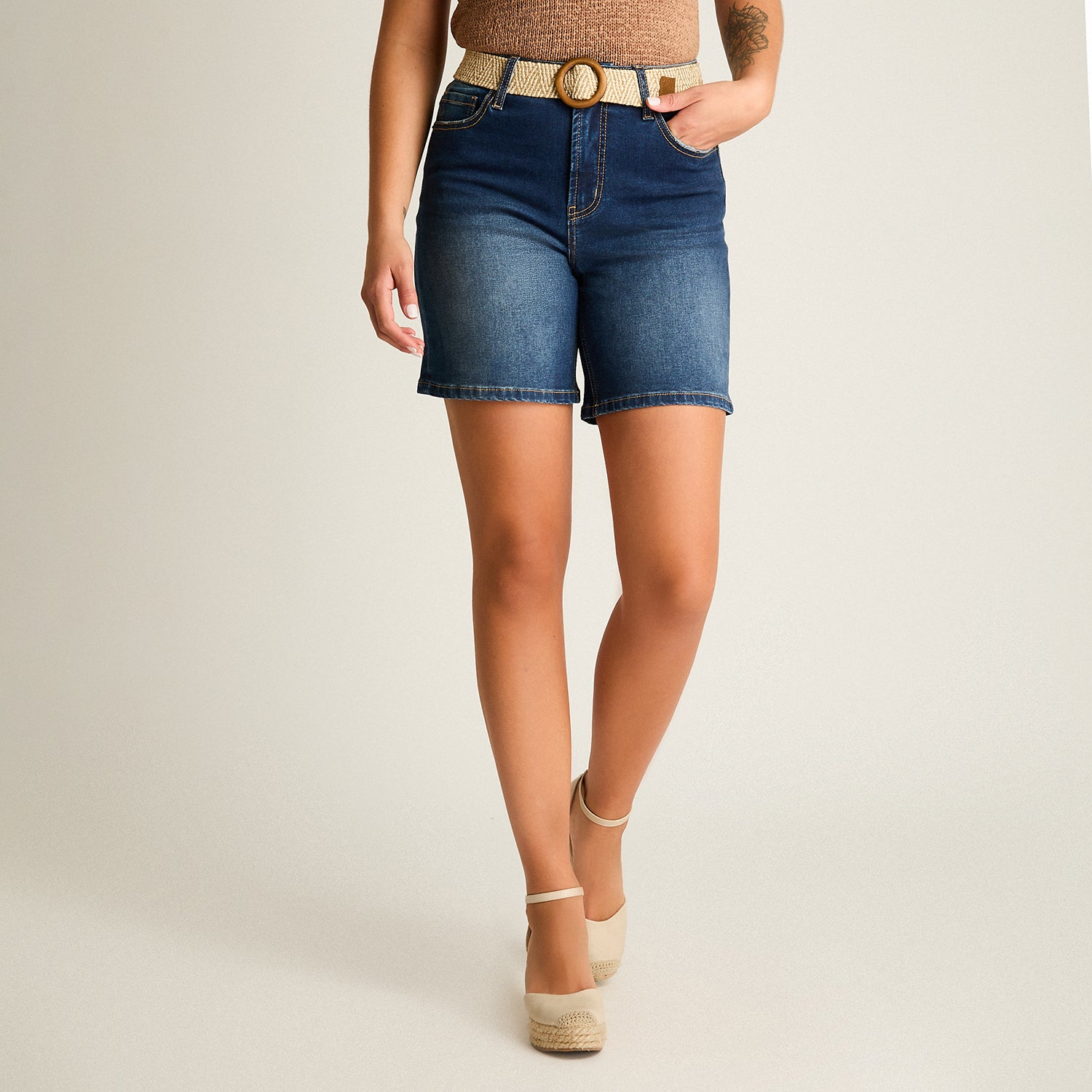 Bermuda Azul Corto Baja elasticidad Calce Normal