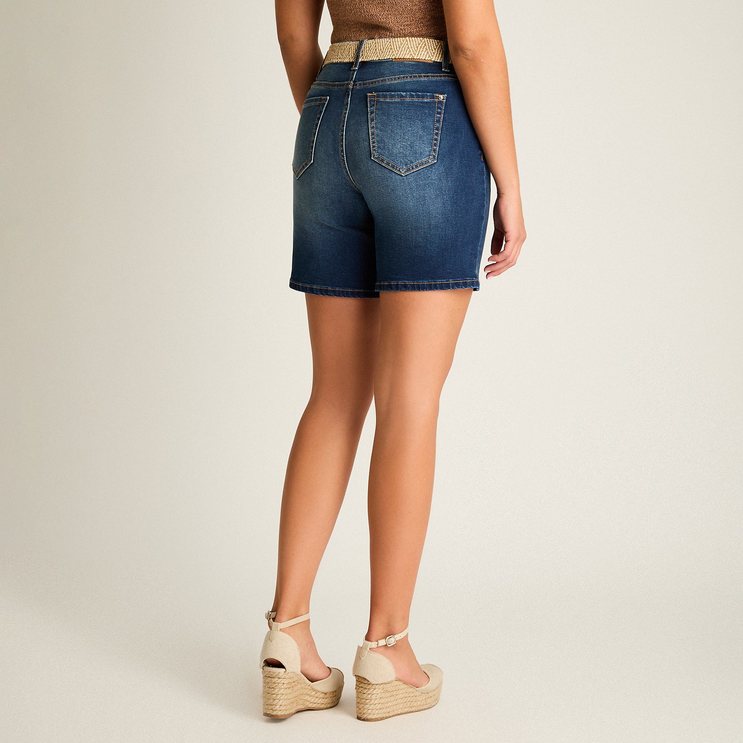 Bermuda Azul Corto Baja elasticidad Calce Normal