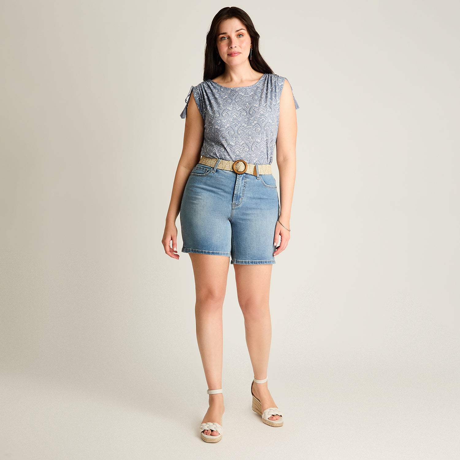 Bermuda Celeste Corto Baja elasticidad Calce Normal