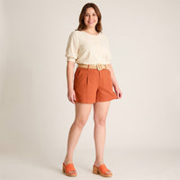 Bermuda Terracota Corto No Elasticado Calce Normal en modelo plus size